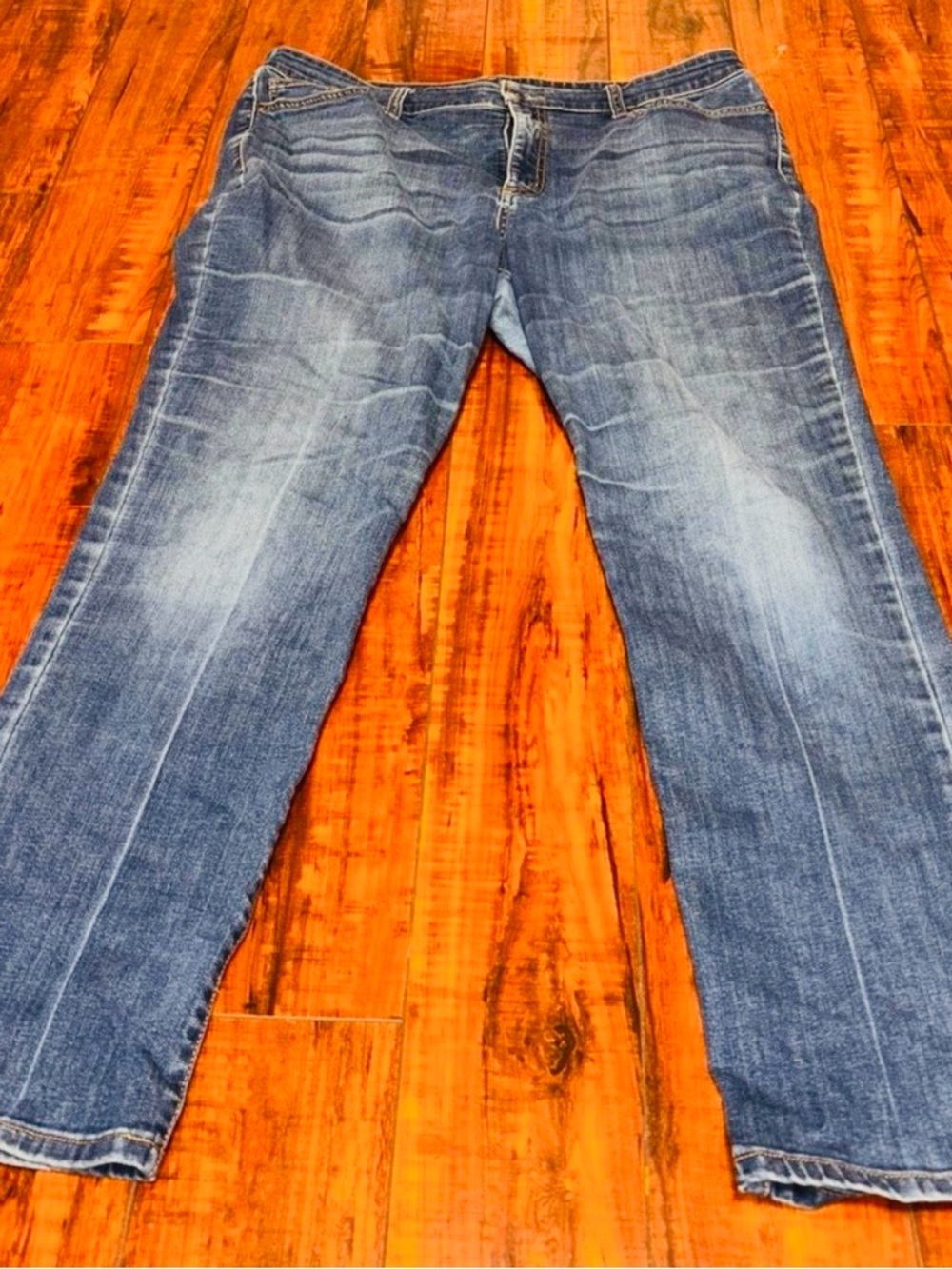 Straight-Leg Women's Jeans in Blue - Classic Everyday Style
